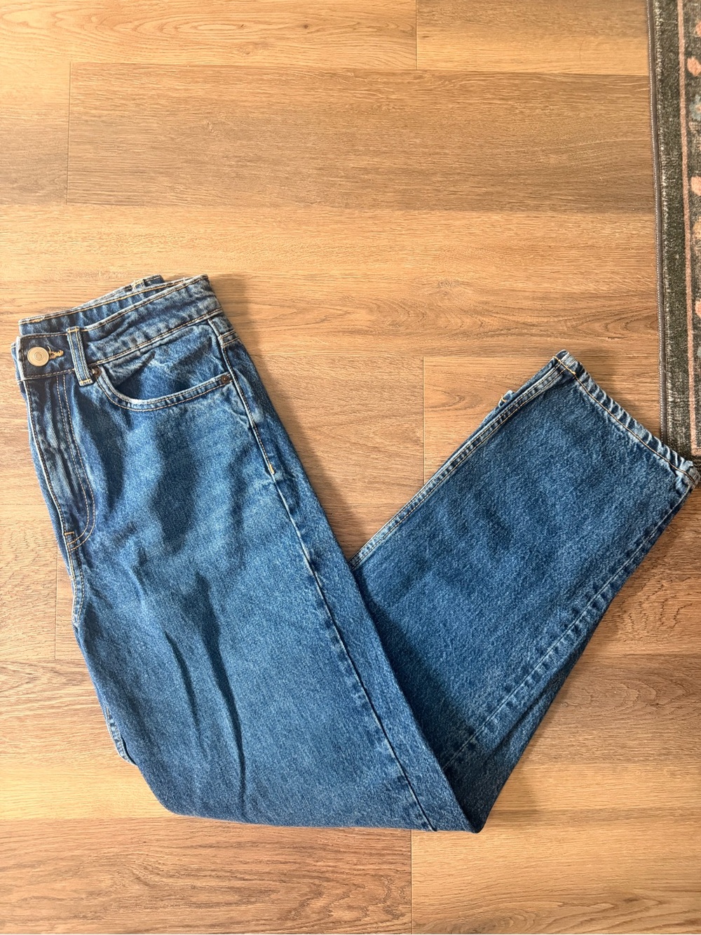 Zara Women’s Straight Denim Jeans in Medium Blue